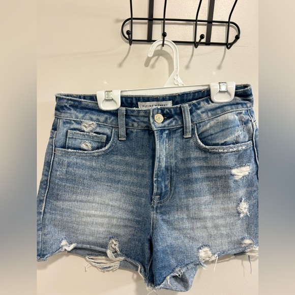 🍁Super Cute Flying Monkey Cut Off Jean Shorts - Picture 2 of 10